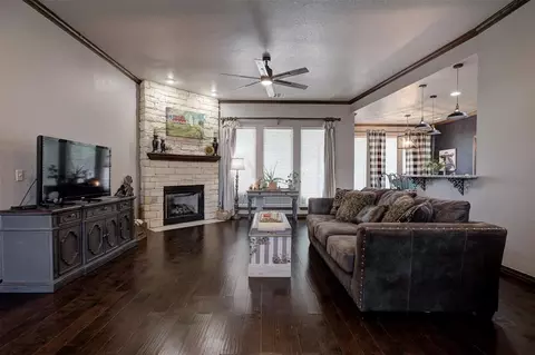 106 Southpointe Ave, Tuttle, OK 73089 photo 4