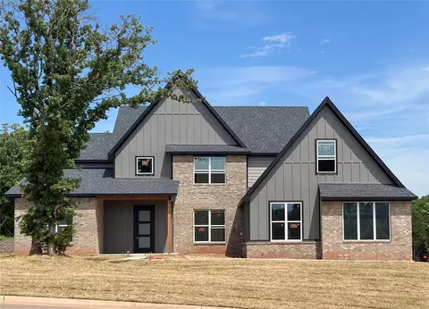 4601 Maple Ridge Dr, Edmond, OK 73034