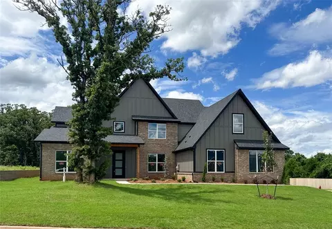4601 Maple Ridge Dr, Edmond, OK 73034