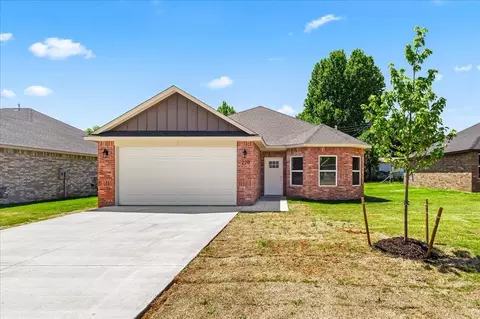 220 E Abbot Ln, Mustang, OK 73064