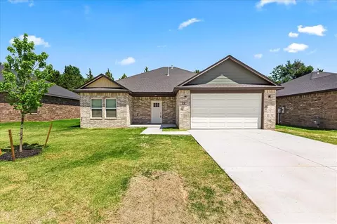 221 E Abbot Ln, Mustang, OK 73064