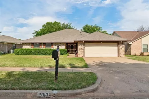 2013 Tanglewood Dr, Edmond, OK 73013
