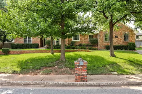 1713 Ridgecrest Rd, Edmond, OK 73013