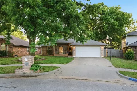 500 Gyrfalcon Dr, Norman, OK 73072