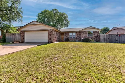 1008 S Morgan Dr, Moore, OK 73160