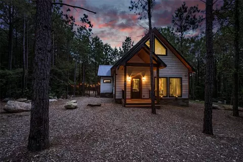 72 Bear Pine Trl, Broken Bow, OK 74728