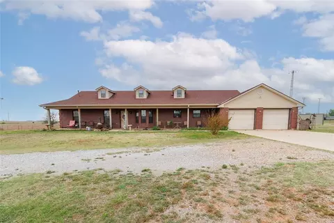 Exterior - 910 1st St, Elgin, OK 73538 photo 7 of 7
