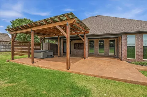 Exterior - 1103 Riata Rd, Tuttle, OK 73089 photo 8 of 9