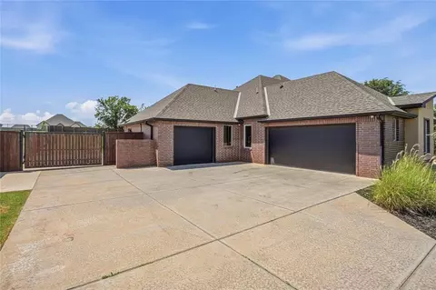 Exterior - 1103 Riata Rd, Tuttle, OK 73089 photo 4 of 9