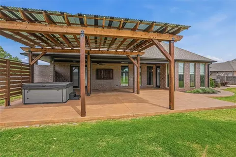Exterior - 1103 Riata Rd, Tuttle, OK 73089 photo 7 of 9