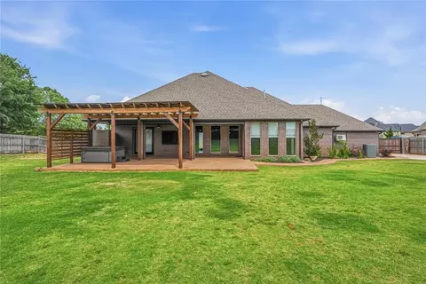 Exterior - 1103 Riata Rd, Tuttle, OK 73089 photo 6 of 9