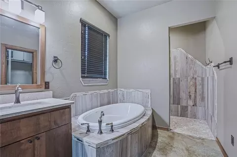 Bath - 1103 Riata Rd, Tuttle, OK 73089 photo 2 of 7