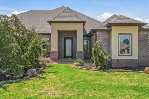 Exterior - 1103 Riata Rd, Tuttle, OK 73089 photo 3 of 9
