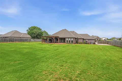Exterior - 1103 Riata Rd, Tuttle, OK 73089 photo 5 of 9