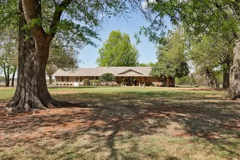 2705 Redbud Ln, Edmond, OK 73025