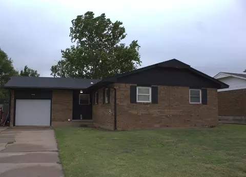 1306 SE Barclay Rd, Lawton, OK 73501