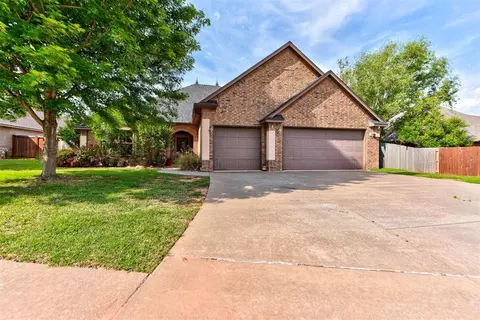 19513 Crest Ridge Dr, Edmond, OK 73012