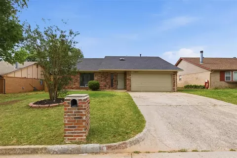11632 SW 7th St, Yukon, OK 73099