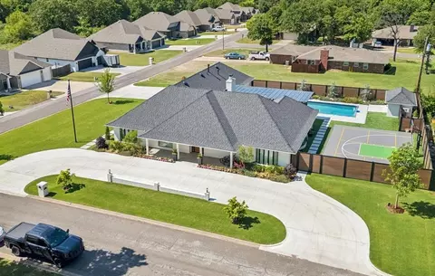 627 Louisiana St, Jones, OK 73049