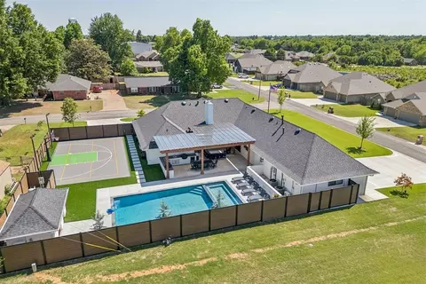 627 Louisiana St, Jones, OK 73049