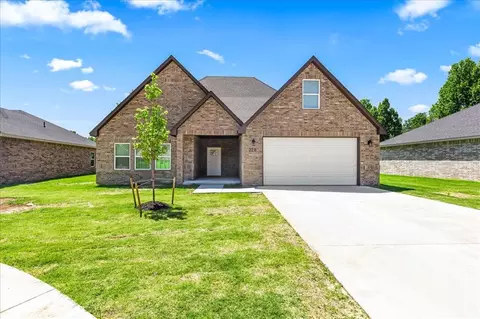 228 E Abbot Ln, Mustang, OK 73064