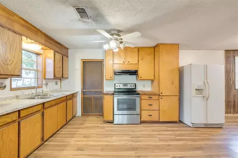 Kitchen - 416888 E 1136 Rd, Checotah, OK 74426 photo 1 of 3