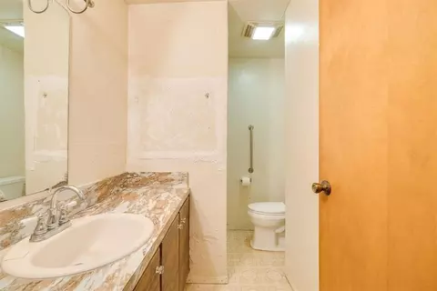 Bath - 416888 E 1136 Rd, Checotah, OK 74426 photo 5 of 7