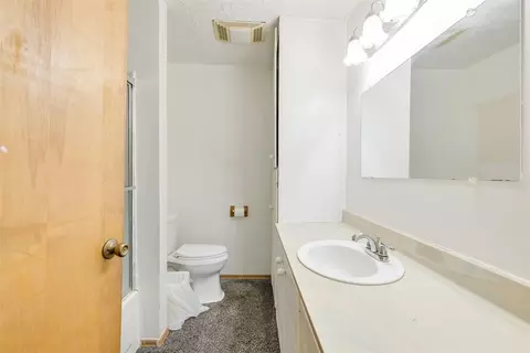 Bath - 416888 E 1136 Rd, Checotah, OK 74426 photo 1 of 7