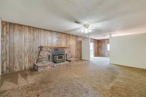 Living - 416888 E 1136 Rd, Checotah, OK 74426 photo 2 of 5