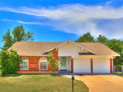 1000 NW 9th St, Moore, OK 73160