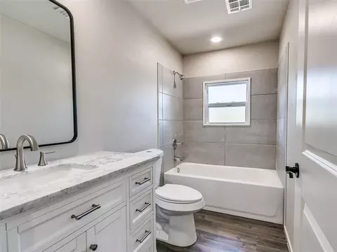 Bath - 105 E College Ave, Guthrie, OK 73044 photo 2 of 4