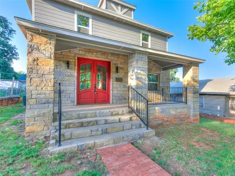 Exterior - 105 E College Ave, Guthrie, OK 73044 photo 2 of 5