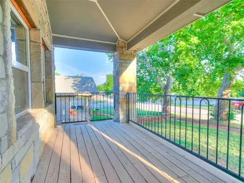 Exterior - 105 E College Ave, Guthrie, OK 73044 photo 3 of 5