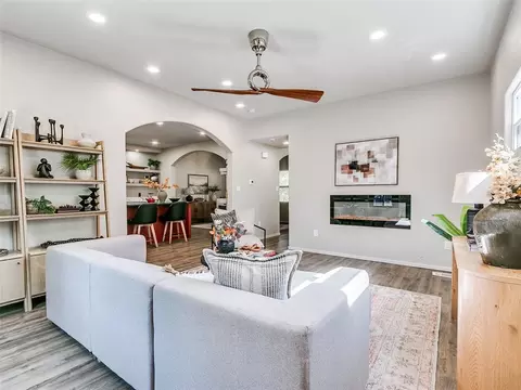 Living - 105 E College Ave, Guthrie, OK 73044 photo 2 of 3