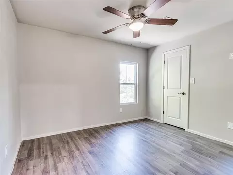 Bedroom - 105 E College Ave, Guthrie, OK 73044 photo 2 of 3