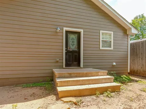 Exterior - 505 SW 5th St, Tuttle, OK 73089 photo 5 of 12