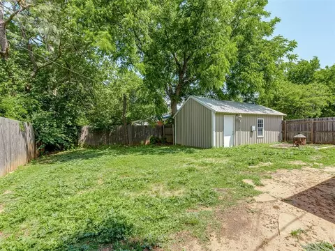 Exterior - 505 SW 5th St, Tuttle, OK 73089 photo 8 of 12