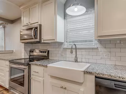 Kitchen - 505 SW 5th St, Tuttle, OK 73089 photo 3 of 4