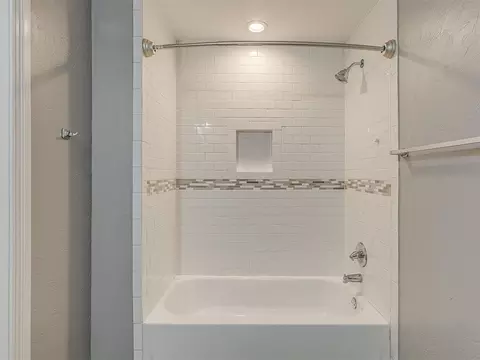 Bath - 505 SW 5th St, Tuttle, OK 73089 photo 7 of 7