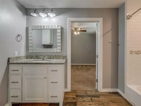 Bath - 505 SW 5th St, Tuttle, OK 73089 photo 5 of 7