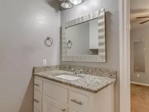 Bath - 505 SW 5th St, Tuttle, OK 73089 photo 6 of 7