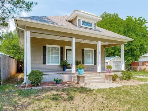Exterior - 505 SW 5th St, Tuttle, OK 73089 photo 3 of 12