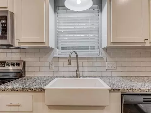 Kitchen - 505 SW 5th St, Tuttle, OK 73089 photo 4 of 4