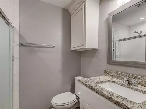 Bath - 505 SW 5th St, Tuttle, OK 73089 photo 2 of 7