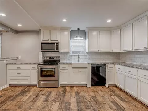 Kitchen - 505 SW 5th St, Tuttle, OK 73089 photo 2 of 4