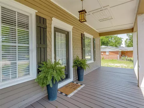 Exterior - 505 SW 5th St, Tuttle, OK 73089 photo 4 of 12