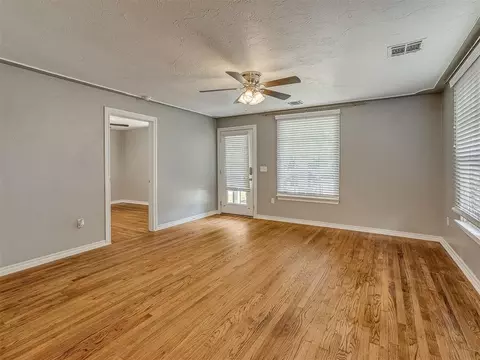Living - 505 SW 5th St, Tuttle, OK 73089 photo 4 of 5