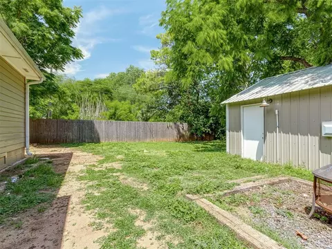 Exterior - 505 SW 5th St, Tuttle, OK 73089 photo 9 of 12