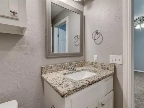 Bath - 505 SW 5th St, Tuttle, OK 73089 photo 3 of 7