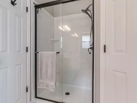 Bath - 917 Goshawk Dr, Norman, OK 73072 photo 3 of 5